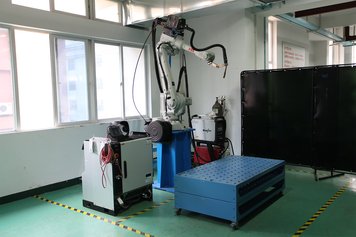 IRB2600-507371充氣柜機(jī)器人半自動(dòng)焊接系統(tǒng)