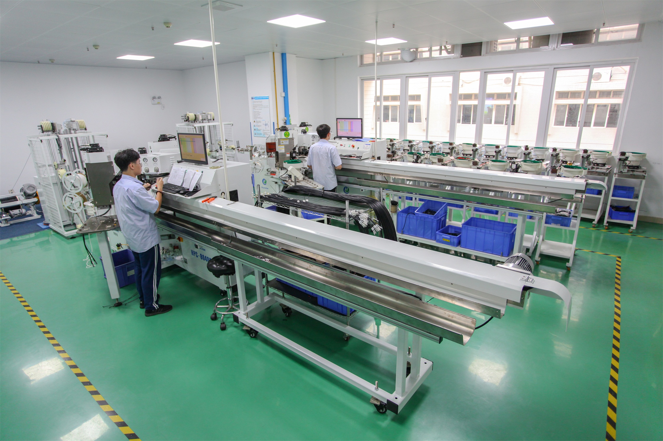 HPC-8040D全自動(dòng)套號(hào)碼管端子壓著機(jī)